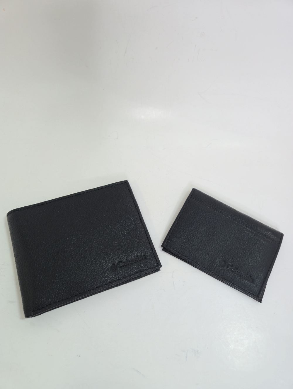 Columbia Men's Black Leather Slimfold RFID Wallet With Removeable Card Case